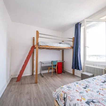 Pierre Percee Bord De Loire Proche Nantes *