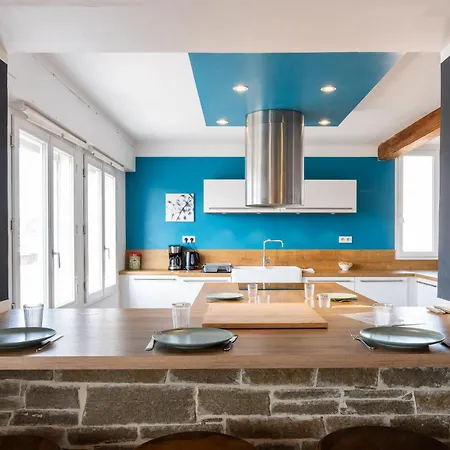 Pierre Percee Bord De Loire Proche Nantes *