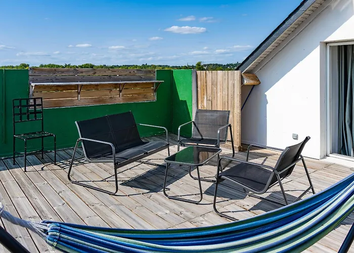 Pierre Percee Bord De Loire Proche Nantes