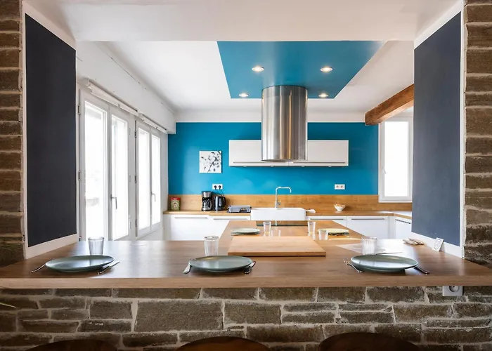 Pierre Percee Bord De Loire Proche Nantes *